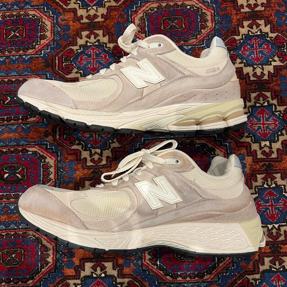New Balance 2002R cream sneakers - Picture 3 of 9